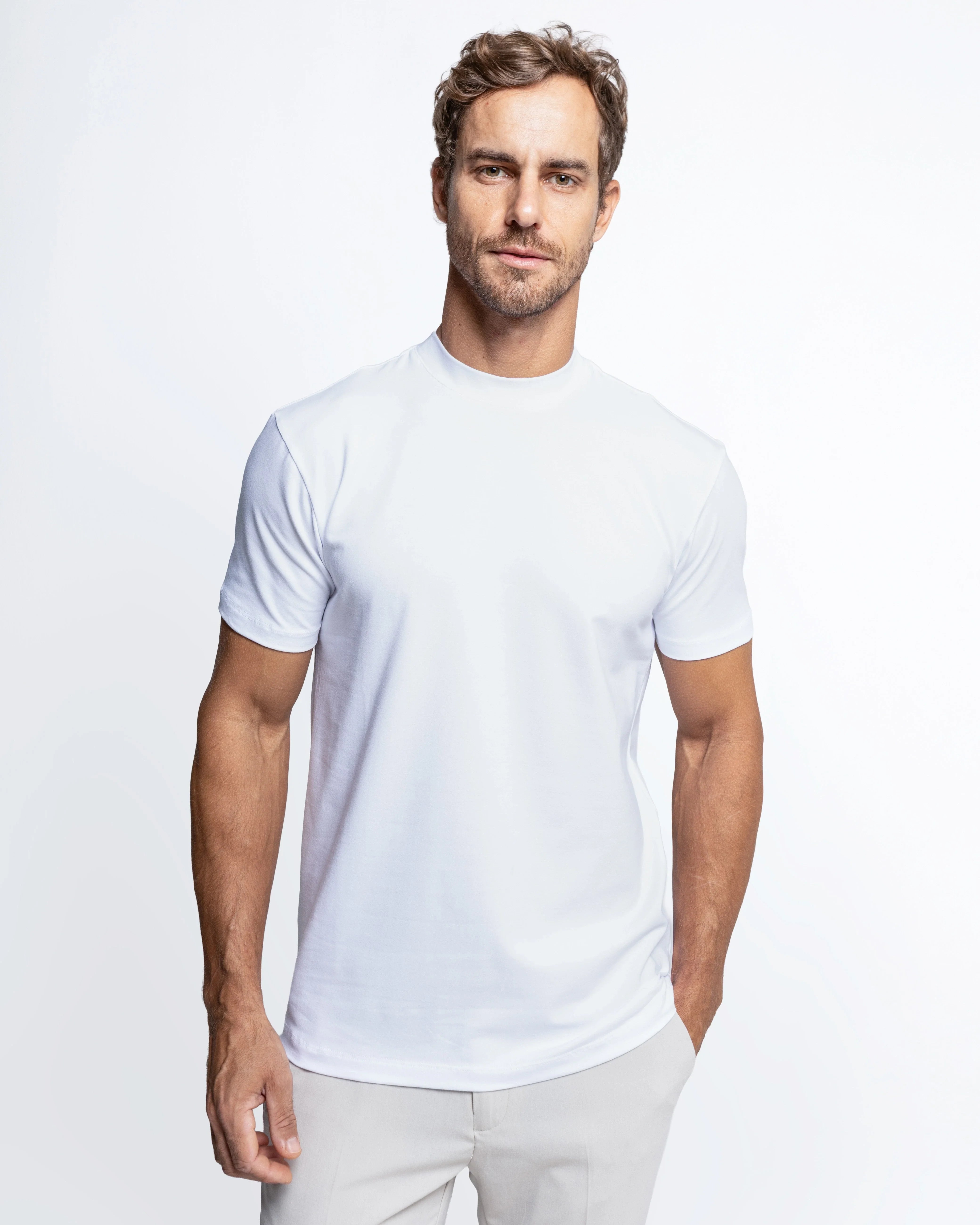 Camiseta Gola Alta – Grant - Branca