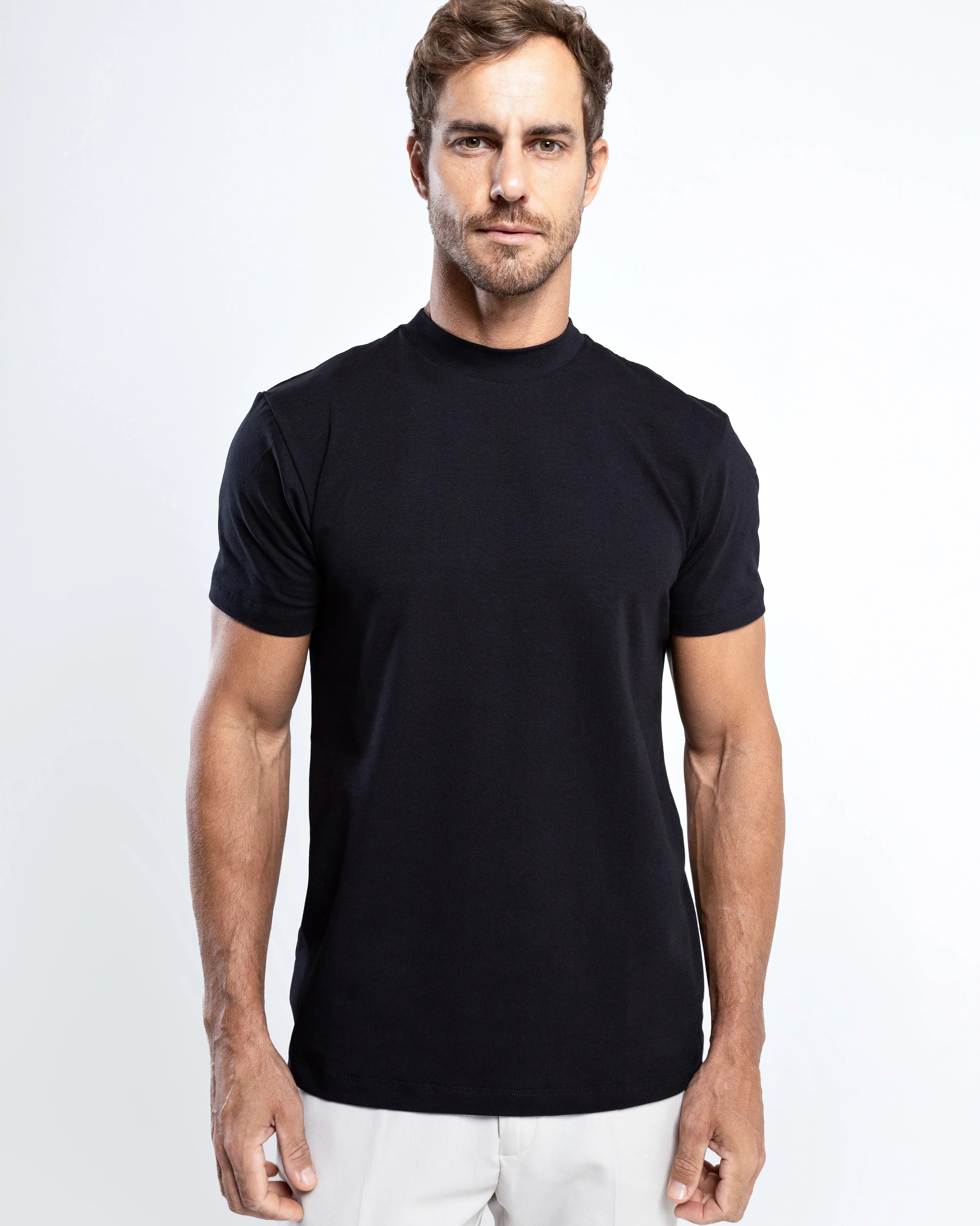 Camiseta Gola Alta – Grant - Preto